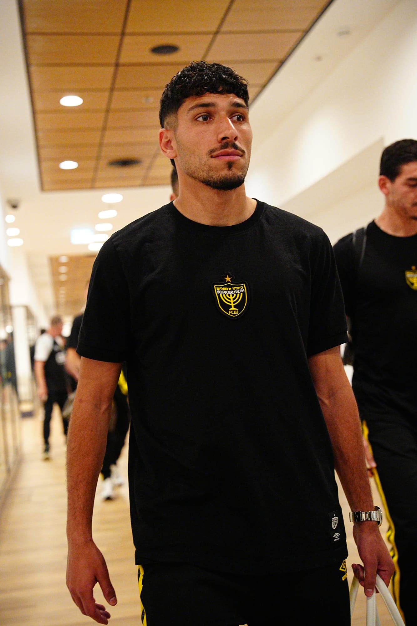 Player arriving at the ground