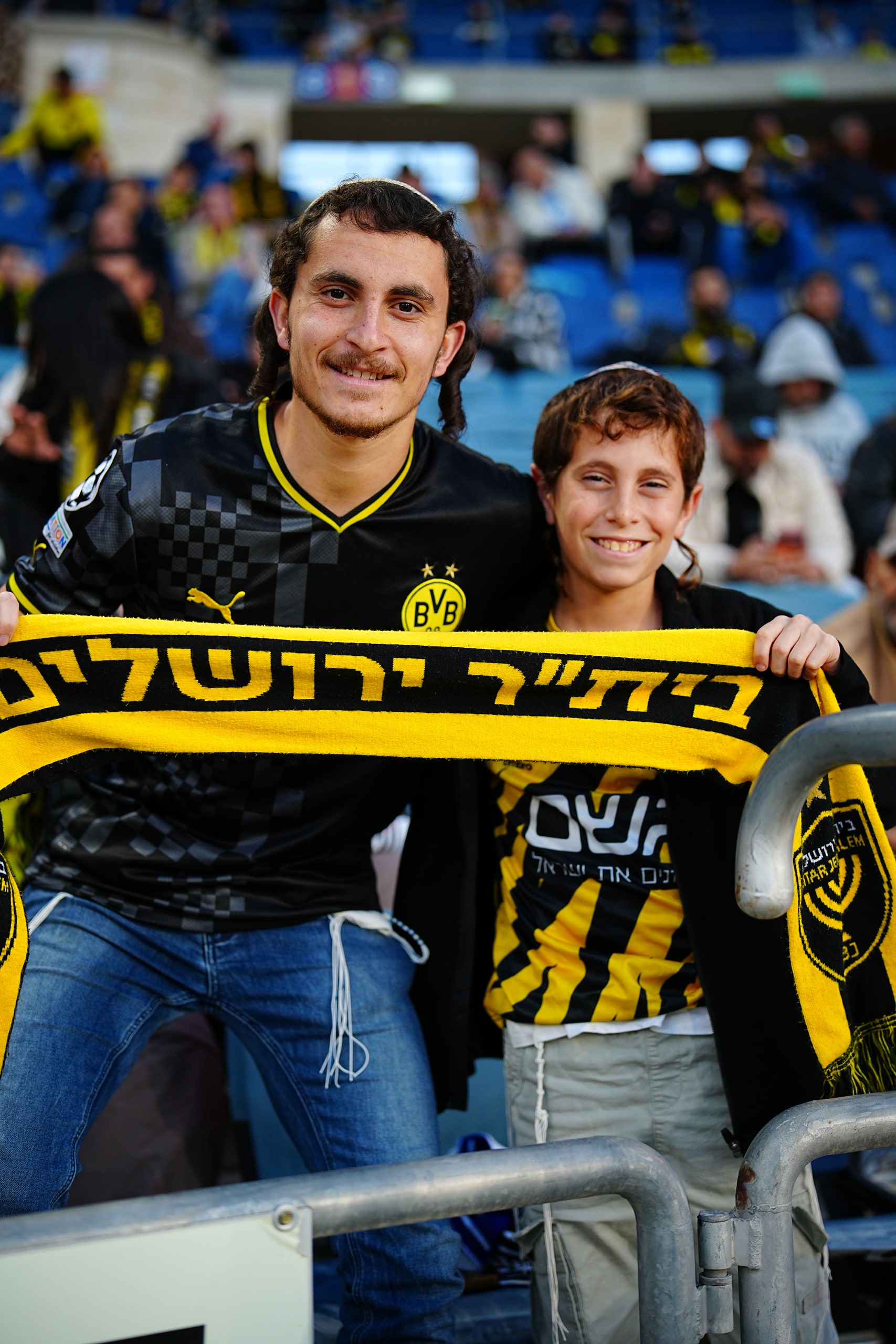Yellow and black support — the Beitar faithful