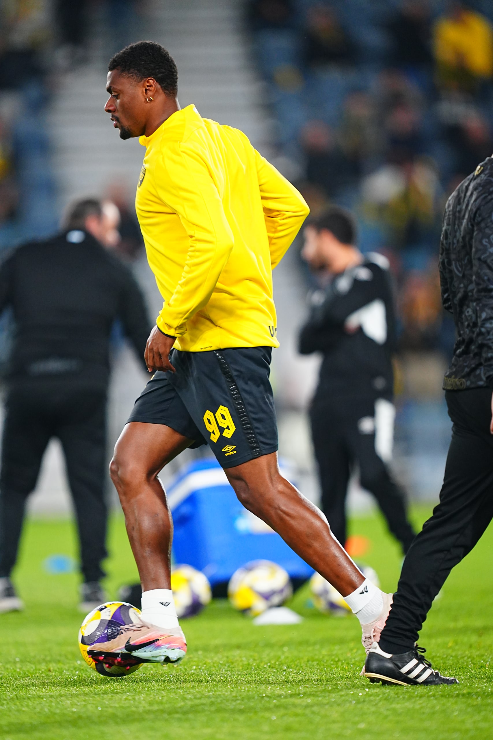 Warm-up session — player in motion