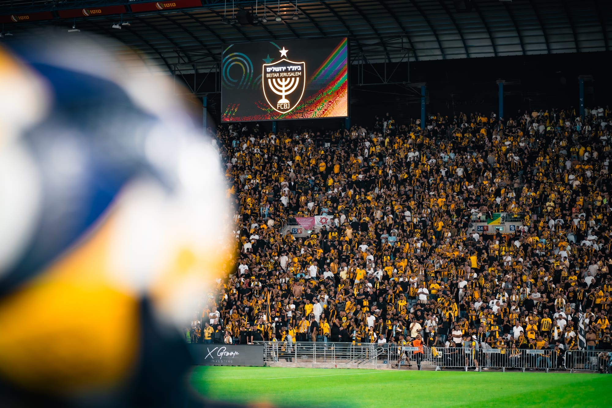 Full-stand tifo display
